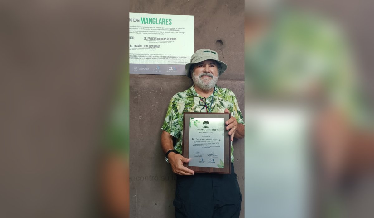 Reconocimiento al doctor Francisco Flores Verdugo