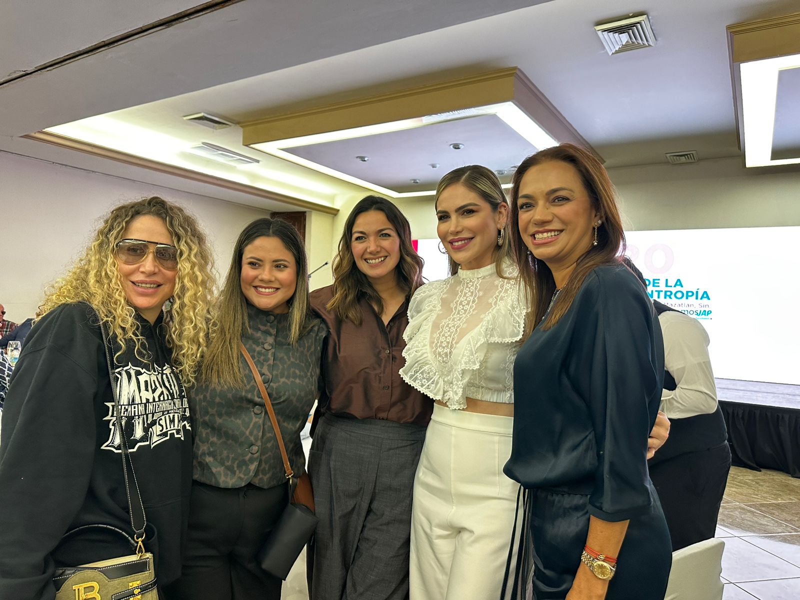 homenajean a filantropos de sinaloa en mazatlan