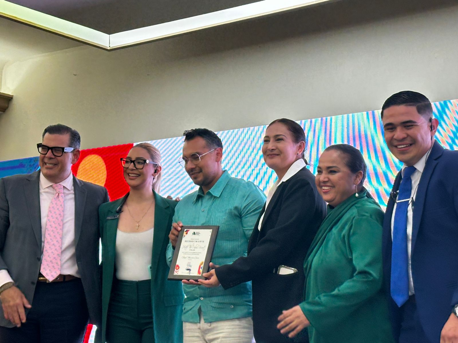 homenajean a filantropos de sinaloa en mazatlan