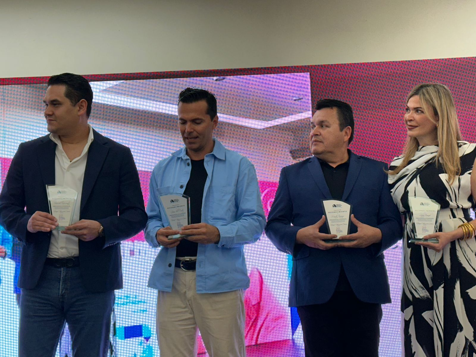 homenajean a filantropos de sinaloa en mazatlan
