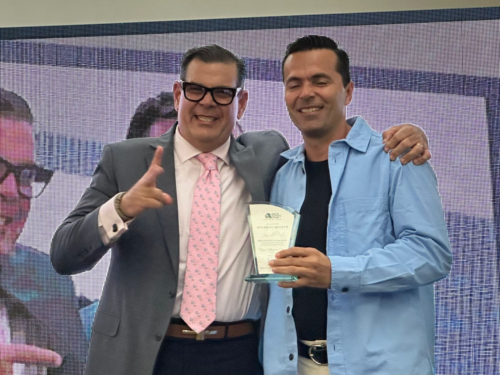homenajean a filantropos de sinaloa en mazatlan