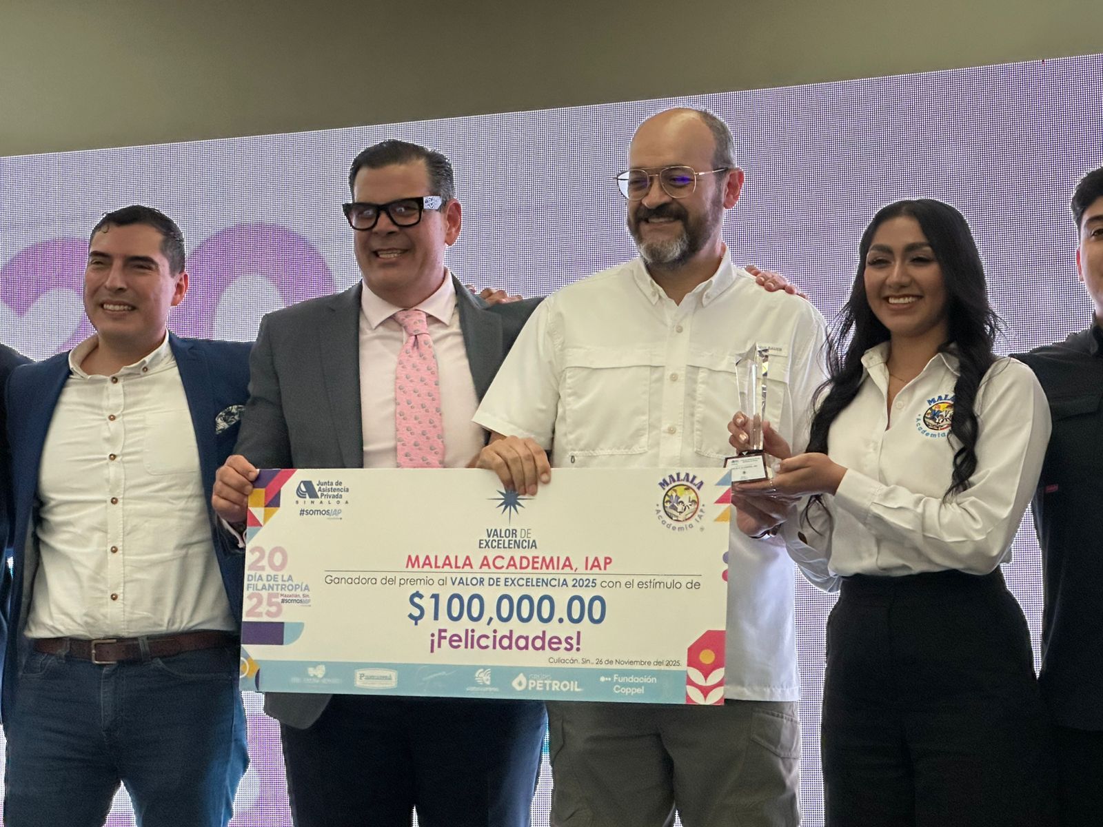 homenajean a filantropos de sinaloa en mazatlan