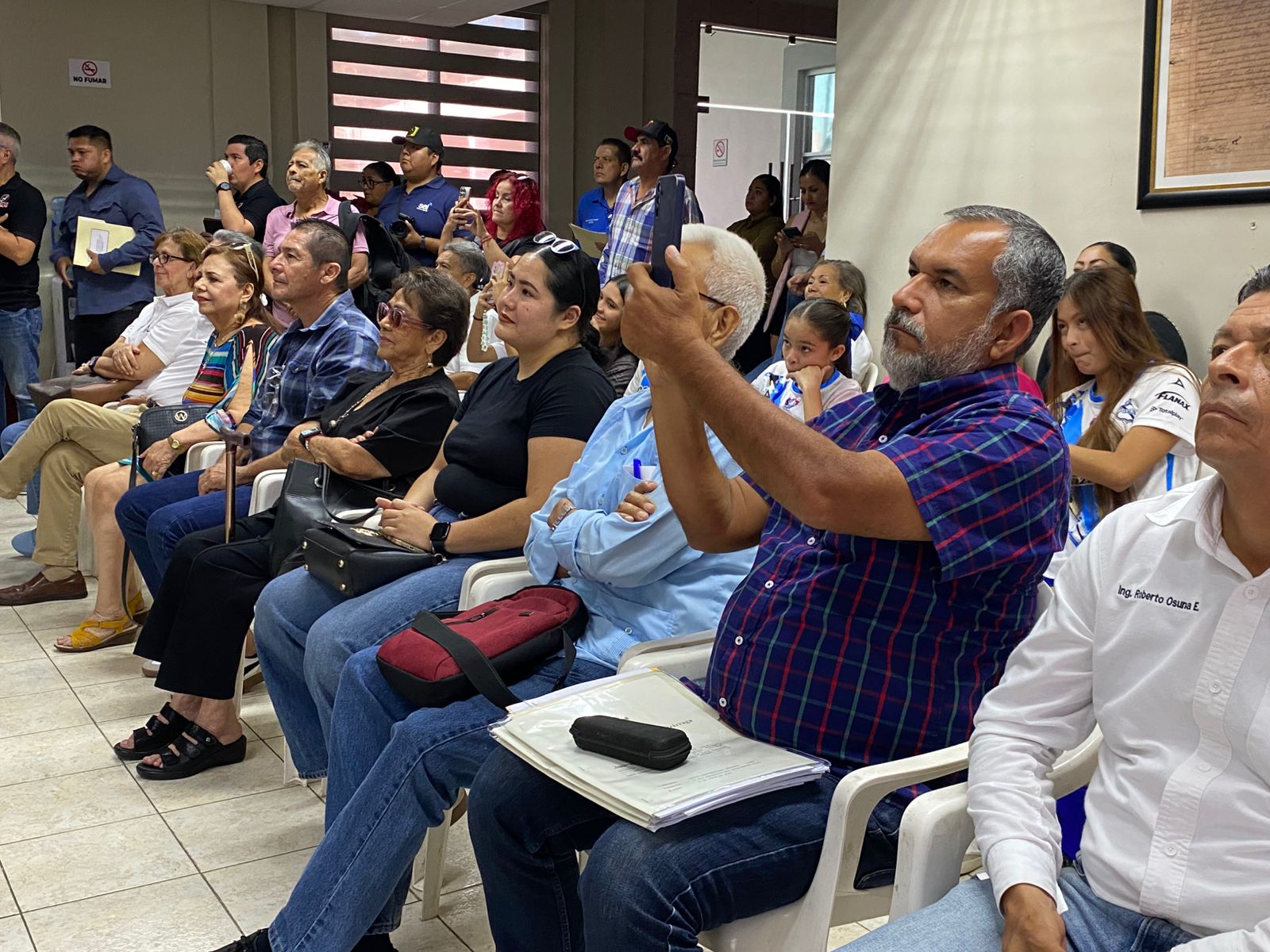 Honran al profesor Cesáreo Álvarez González, en Mazatlán