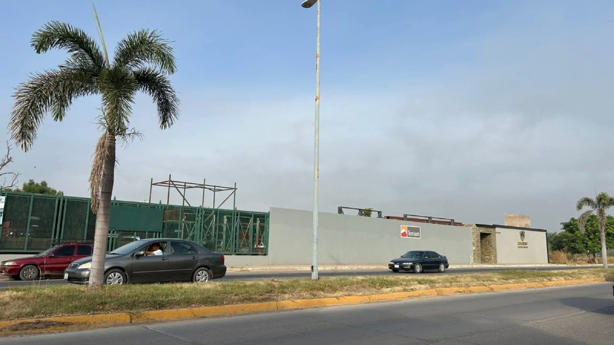 humo por quema de basura y soca en Guasave