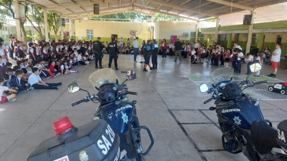Promueven cultura vial desde la infancia en Salvador Alvarado; llevan a escuelas el programa “El policía es tu amigo”