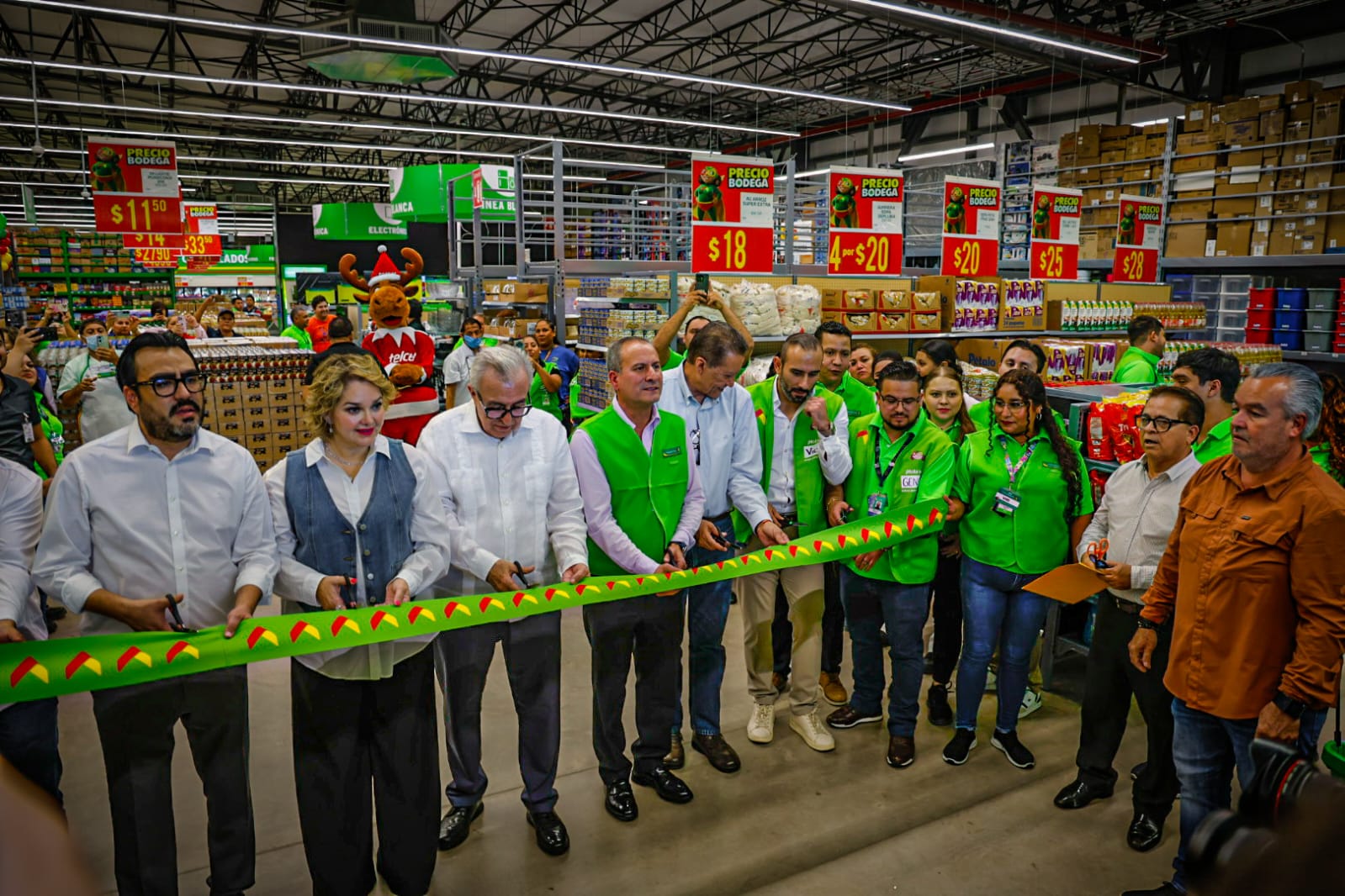 Inauguración de Bodega Aurrera Villa Bonita, en Culiacán