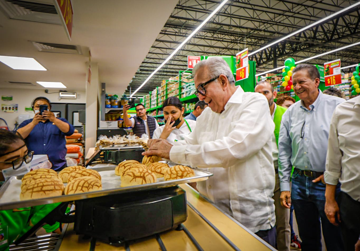 Rocha Moya en Inauguración de Bodega Aurrera Villa Bonita, en Culiacán