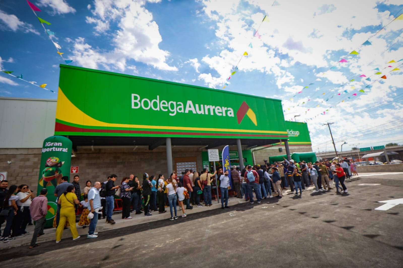 Inauguración de Bodega Aurrera Villa Bonita, en Culiacán