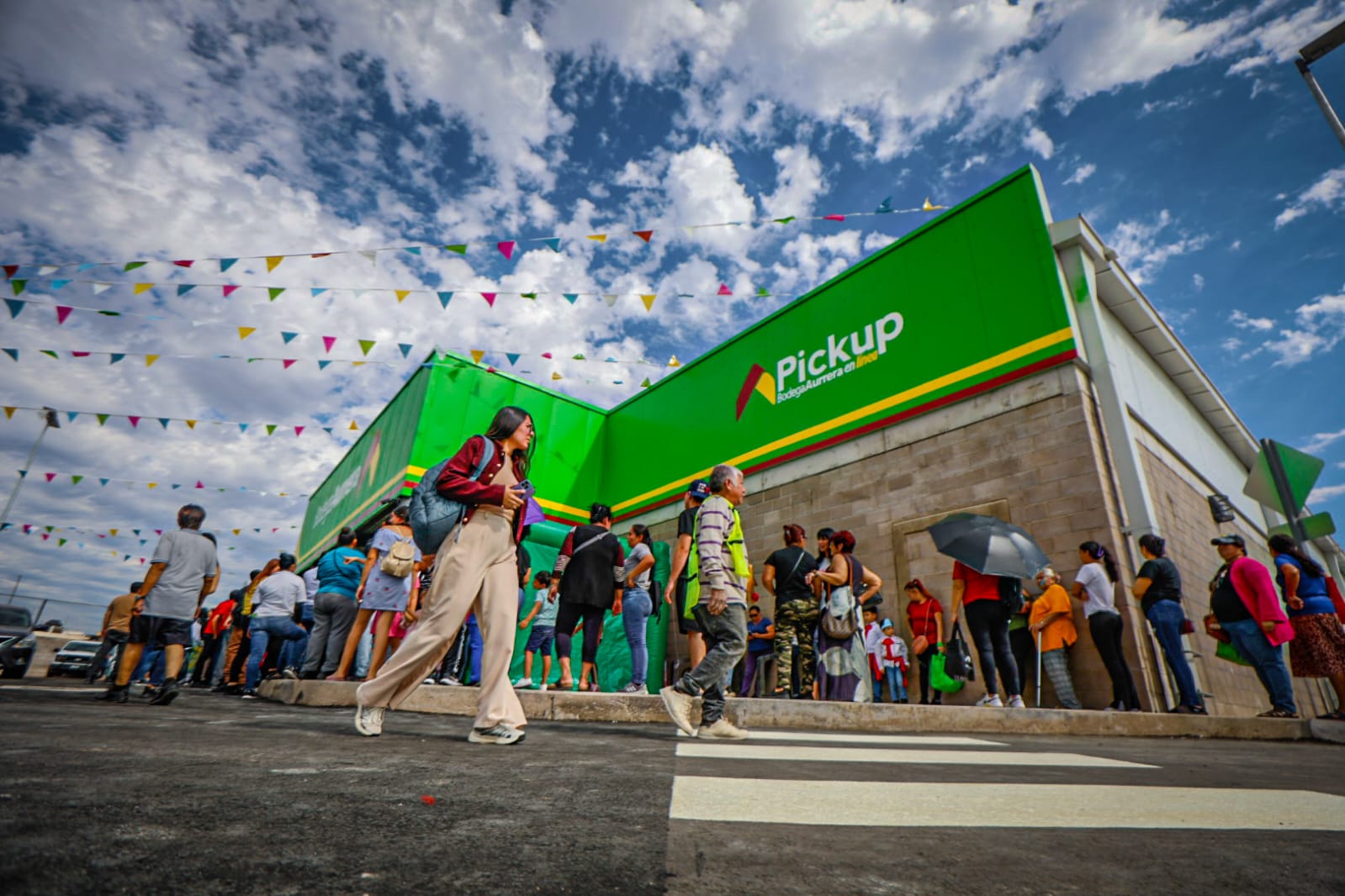 Inauguración de Bodega Aurrera Villa Bonita, en Culiacán