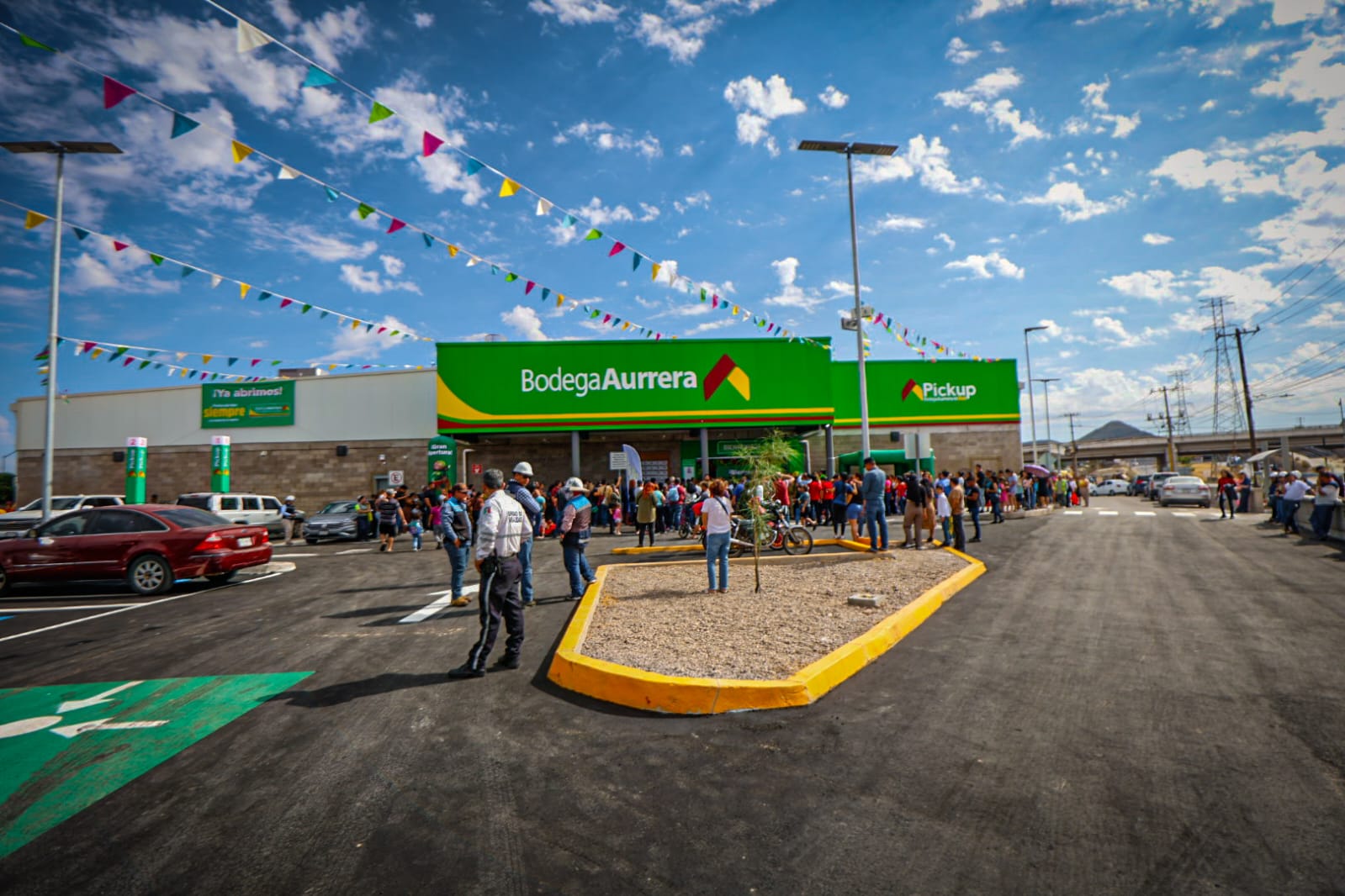 Inauguración de Bodega Aurrera Villa Bonita, en Culiacán