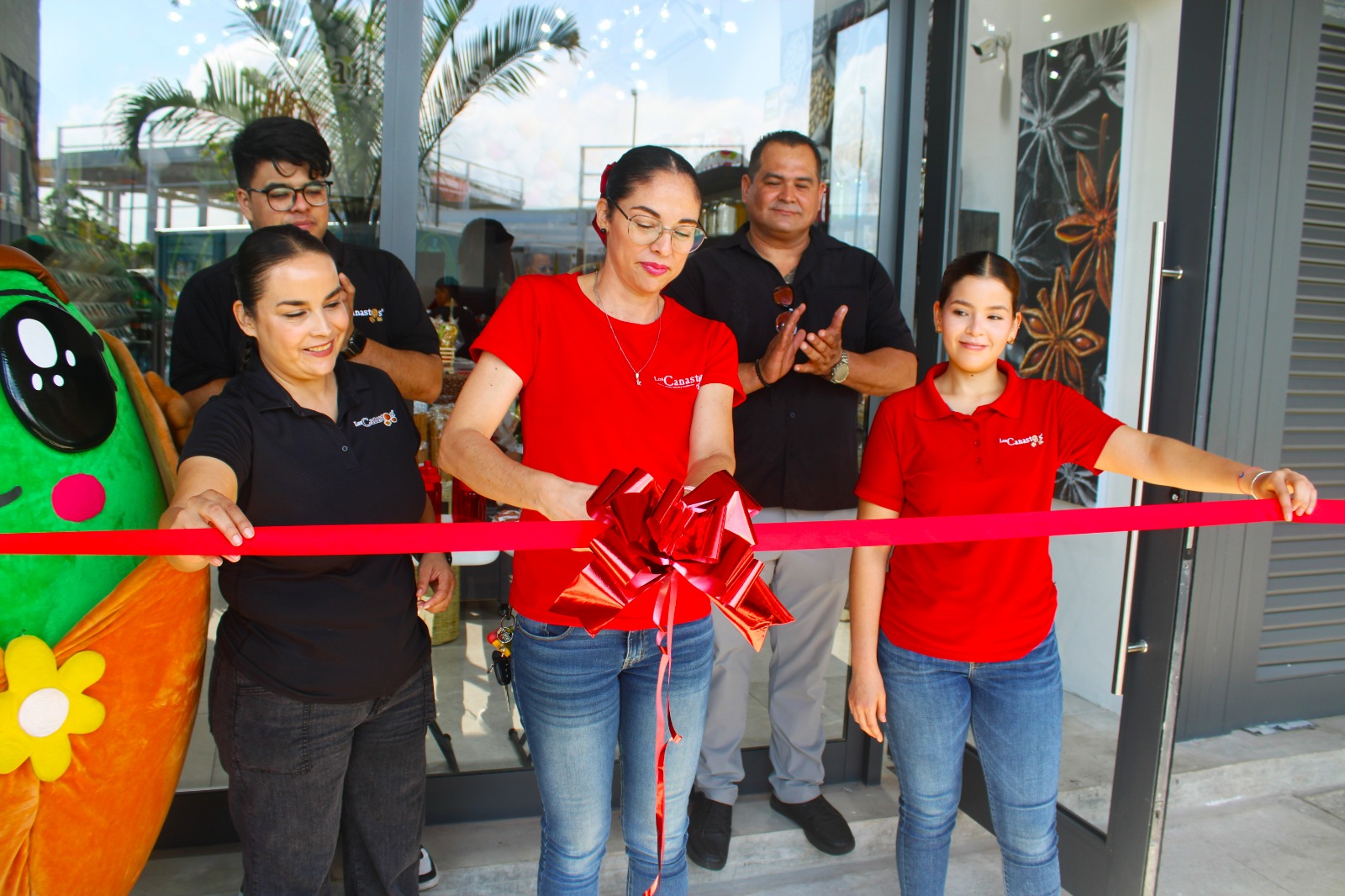Inauguración de sucursal de Los Canastos en Plaza Cabo Carena, en Mazatlán