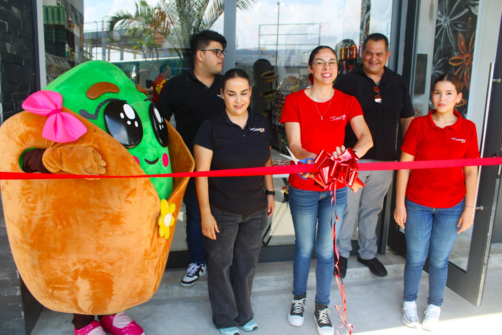 Inauguración de sucursal de Los Canastos en Plaza Cabo Carena, en Mazatlán