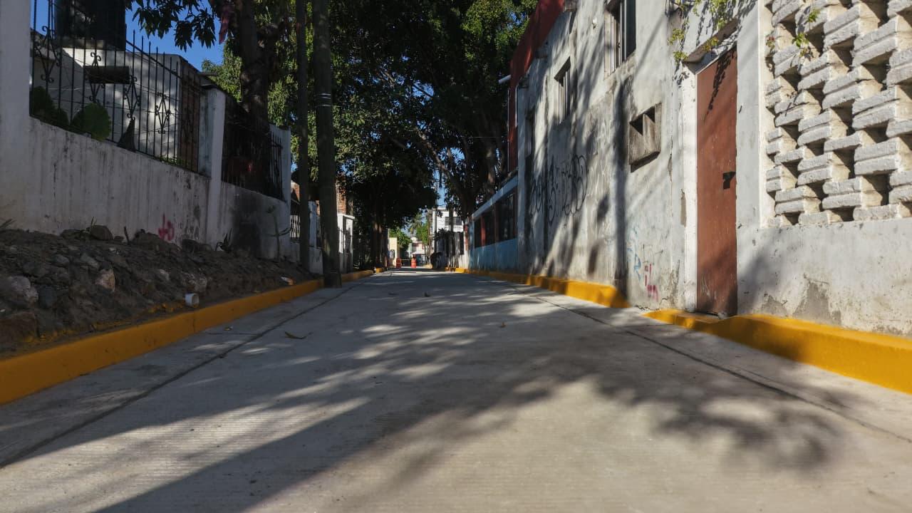 Entregan pavimentación de calle en la colonia Casas Económicas, en Mazatlán