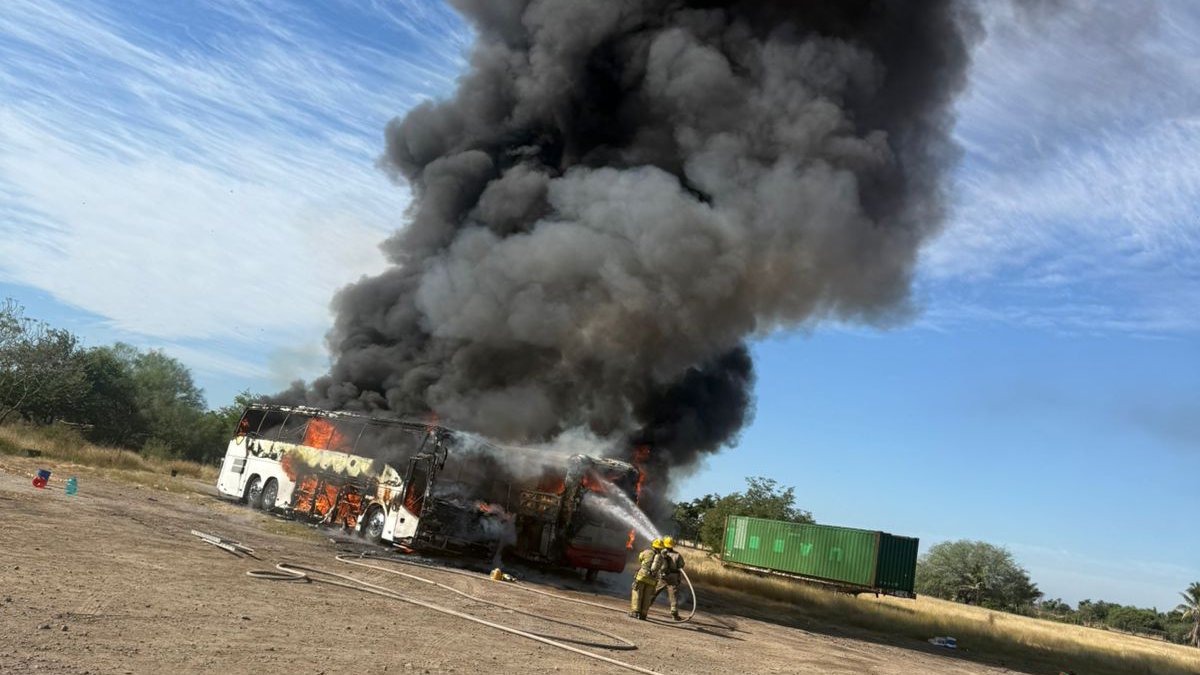 incendio de dos camiones de pasajeros