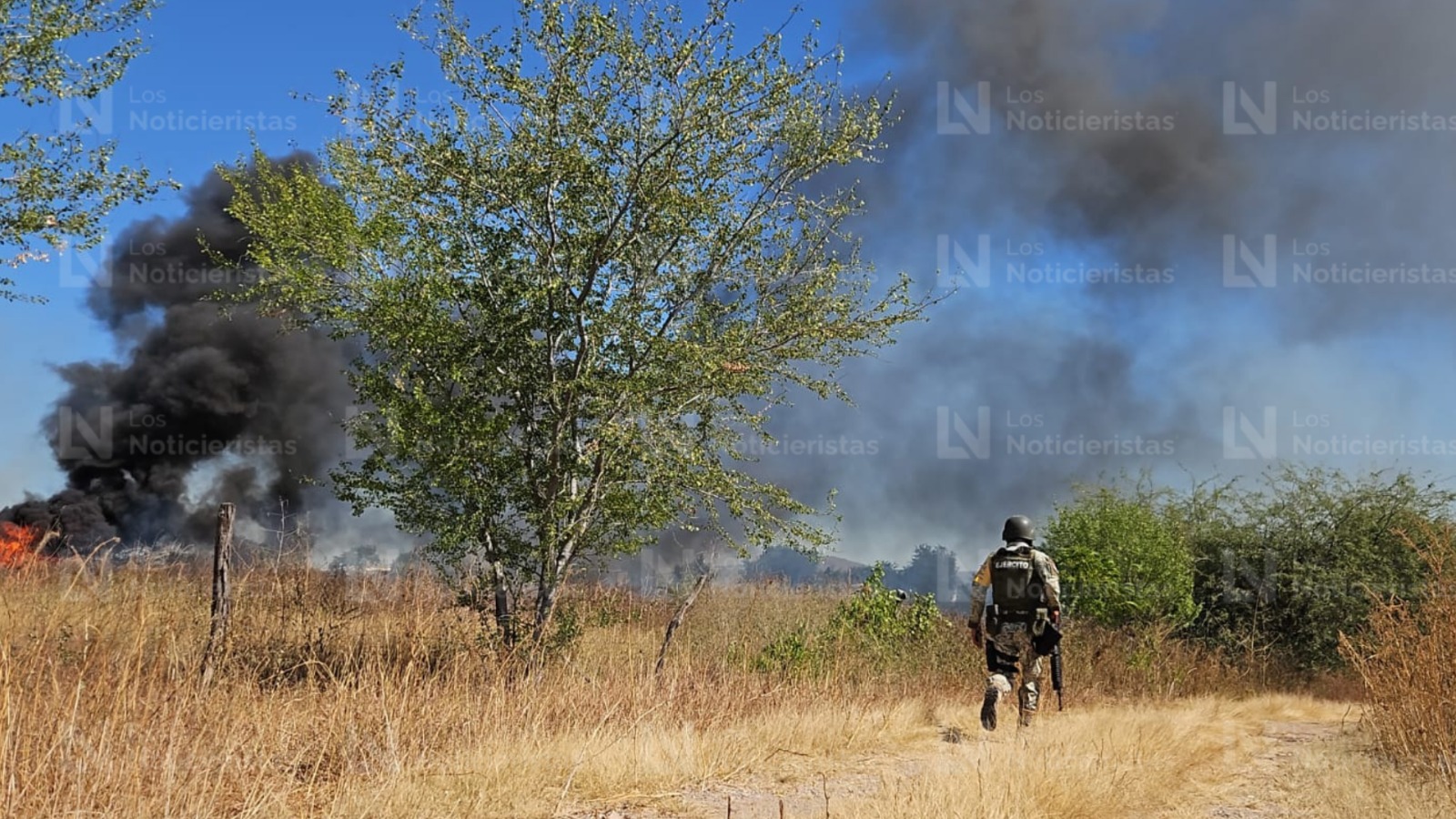 Se incendia maleza a un costado de tanques de diésel al sur de Culiacán