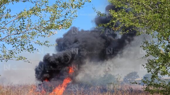 Se incendia maleza a un costado de tanques de diésel al sur de Culiacán, Sinaloa