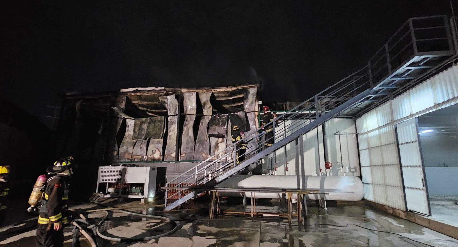 incendio en bodegas de refrigeracion en la colonia jaripillo de mazatlan accidente