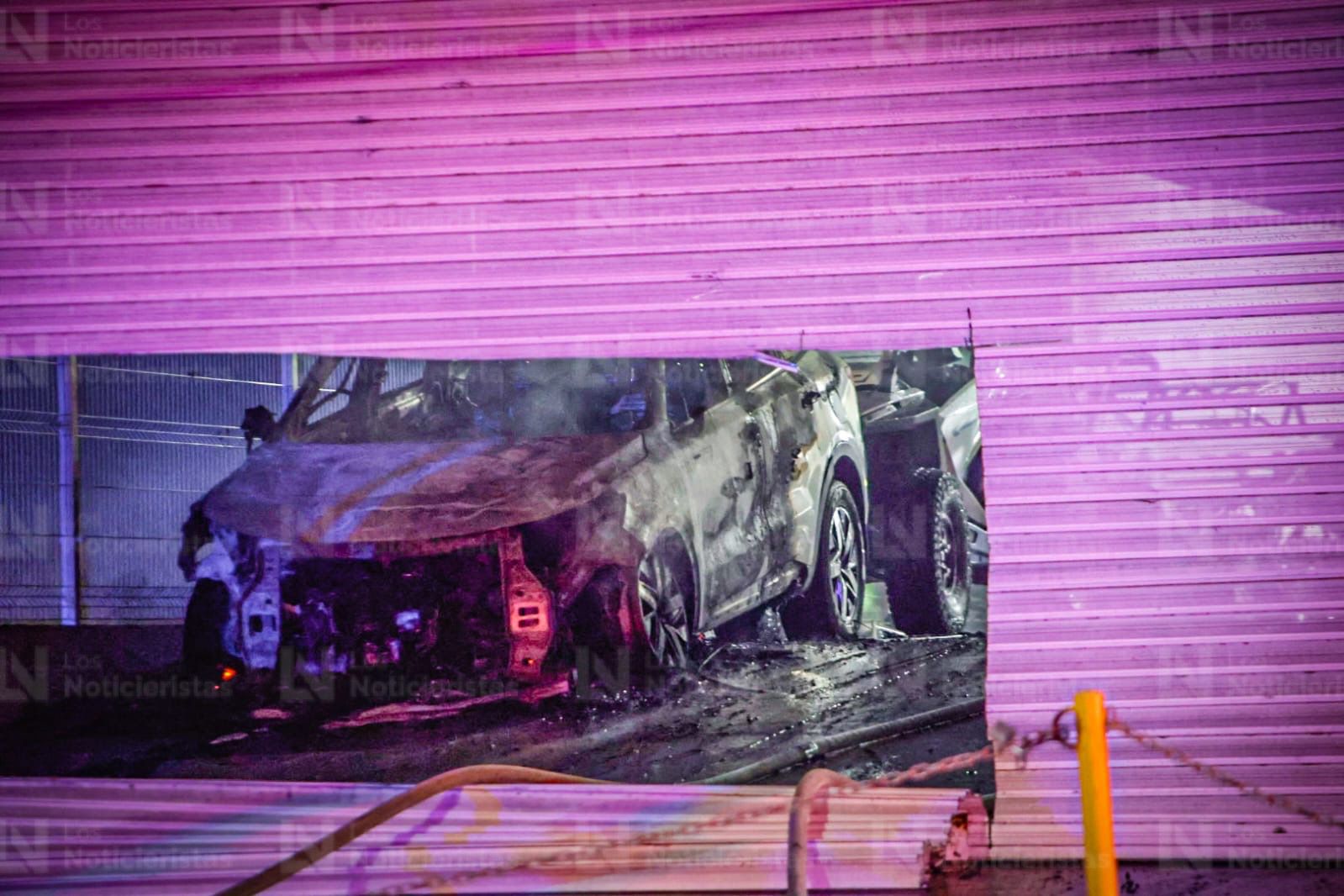 Incendio en lote de carros "Elite Motors Sports", en Culiacán