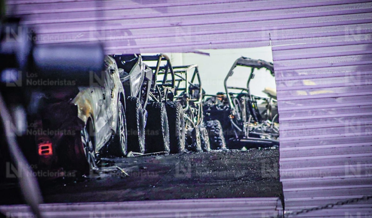 Incendio en un lote de carros "Elite Motors Sports", en Culiacán
