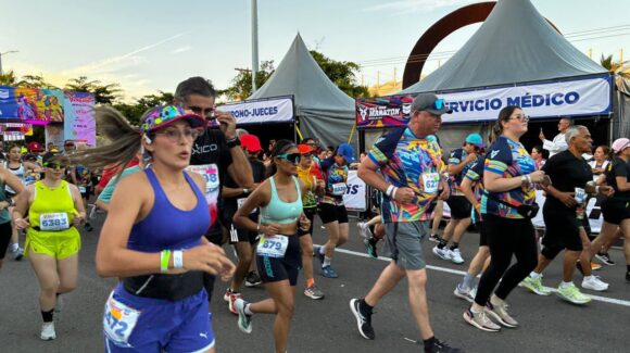 Más de 3 mil corredores participan en el inicio del Gran Maratón Mazatlán 2025