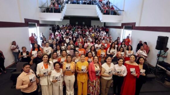 Inaugura Estrella Palacios los 16 Días de Activismo por una Vida Libre de Violencia en Mazatlán, Sinaloa