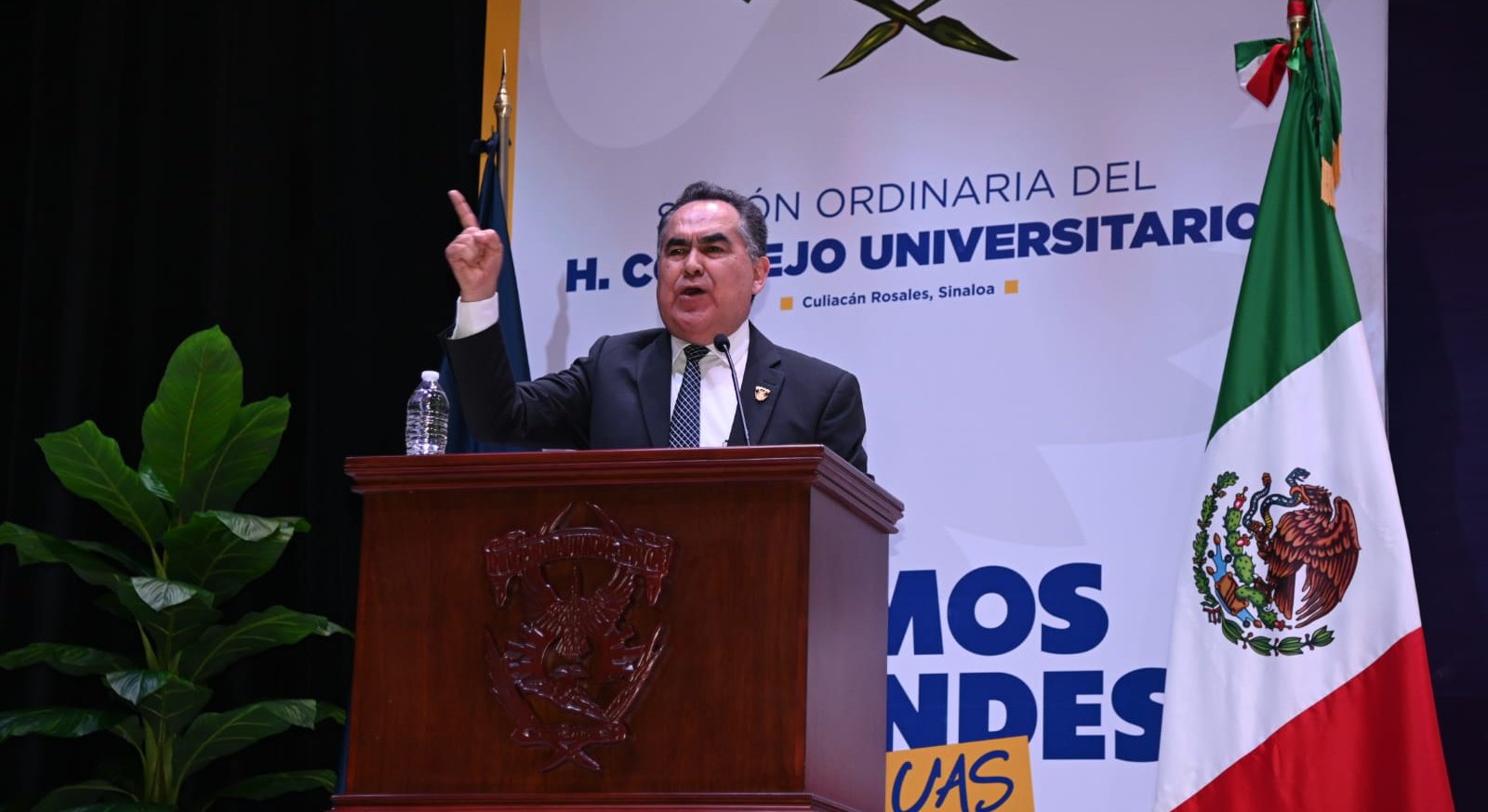 jesus madueña rector de la uas