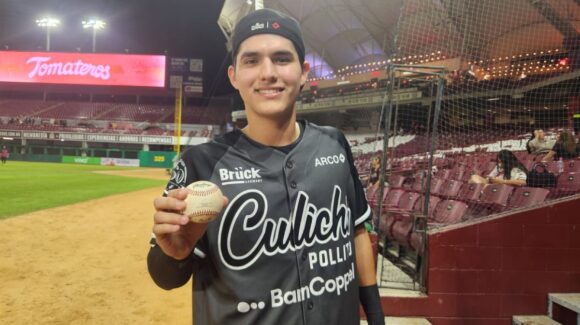 “Siempre quise hacer esto; es el equipo de mis amores”: Jesús “Pollito” Higuera al debutar con Tomateros de Culiacán