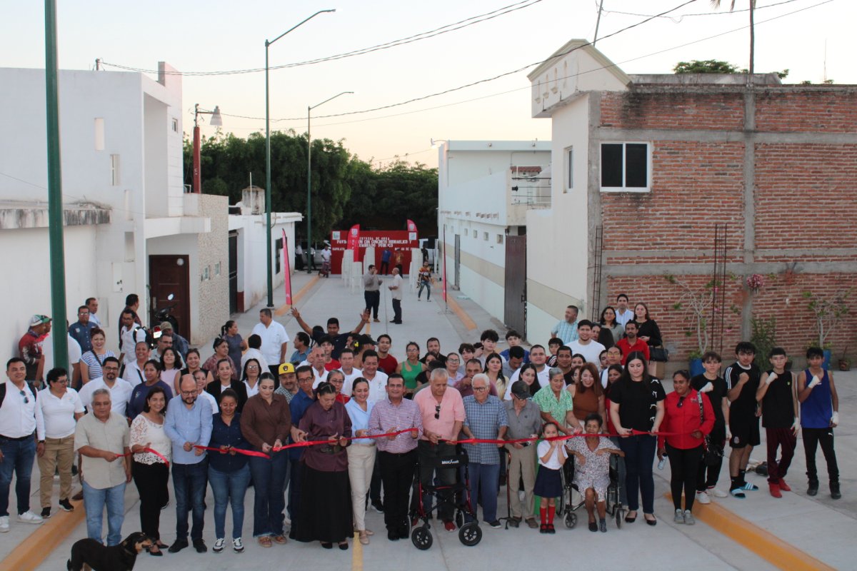 Jorge Rosario Bojórquez Berrelleza, entregó la obra de pavimentación con concreto hidráulico y alumbrado público de la avenida Sinaloa