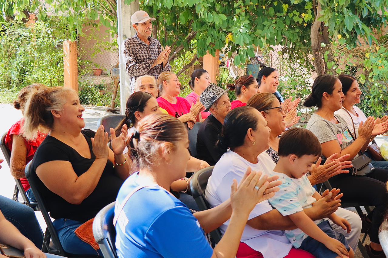José Paz López Elenes entrega de apoyos alimenticios en Badiraguato