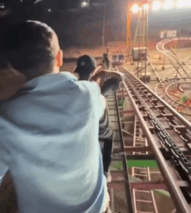 Jóvenes bajan a pie tras quedar atorados en juego mecánico en Los Mochis