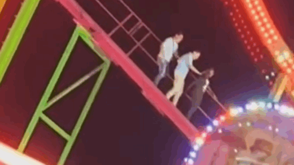 ¡Tremendo susto! Jóvenes quedan en las alturas tras falla de juego mecánico en la Feria de Los Mochis, Sinaloa
