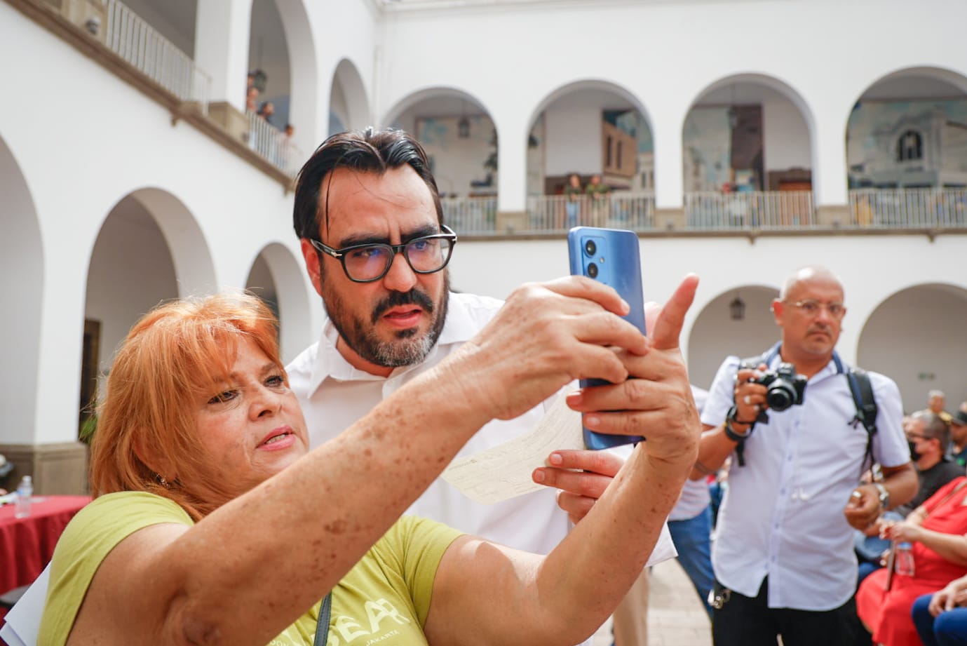 Juan de Dios Gámez Mendívil realizó la entrega de apoyos emergentes a más de 200 vendedores de la vía pública de Culiacán