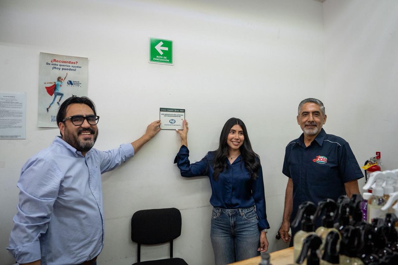 Juan de Dios Gámez entrega 700 mil pesos de Impulso NAFIN a empresa Productos Jocla