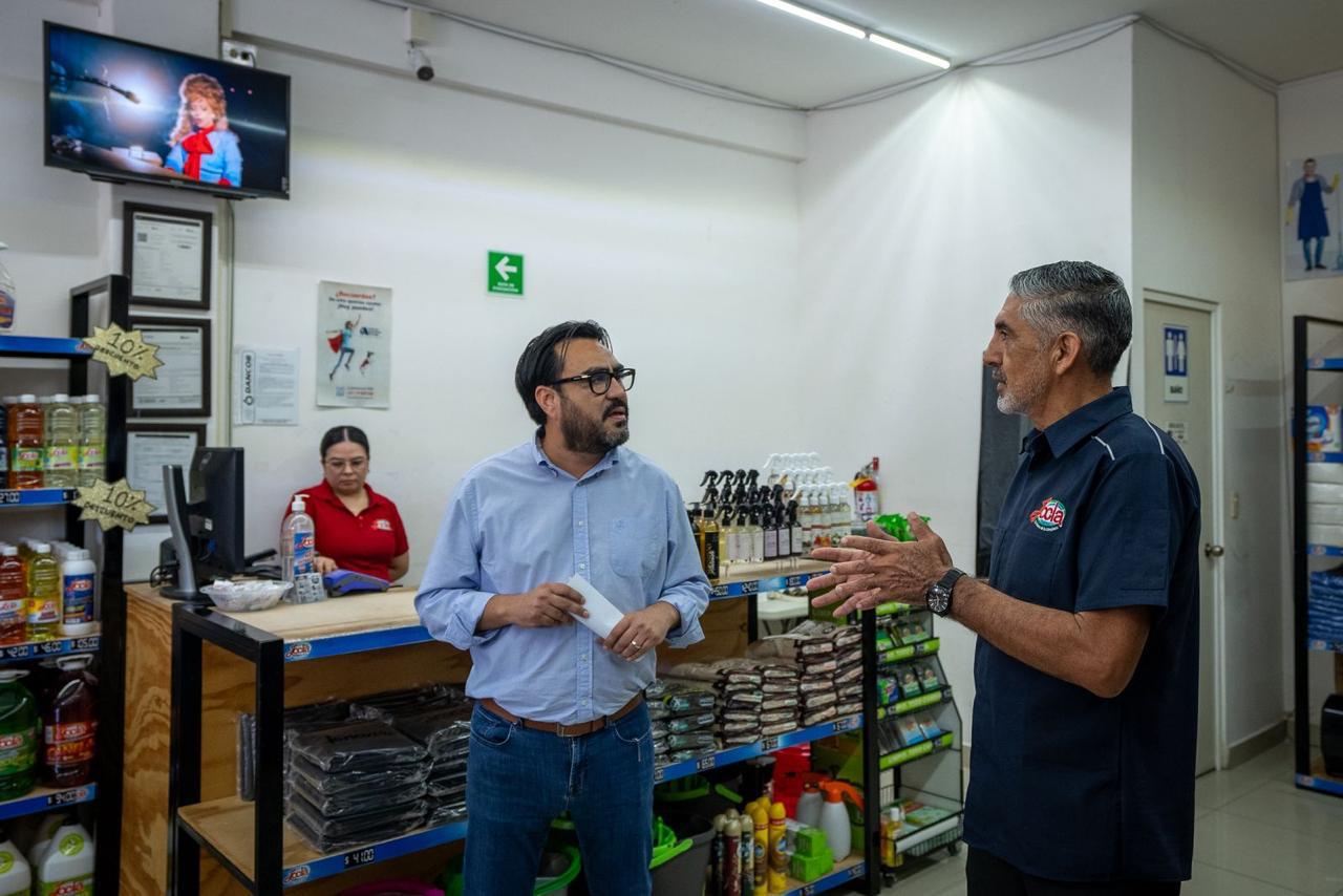 Juan de Dios Gámez entrega 700 mil pesos de Impulso NAFIN a empresa Productos Jocla