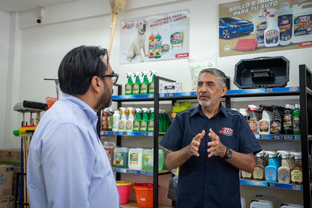 Juan de Dios Gámez entrega 700 mil pesos de Impulso NAFIN a empresa Productos Jocla