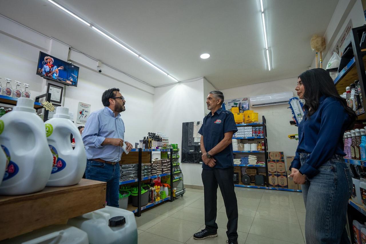 Juan de Dios Gámez entrega 700 mil pesos de Impulso NAFIN a empresa Productos Jocla
