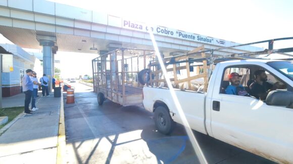 Liberan bloqueo por una hora este miércoles en Cuatro Caminos, Guasave, Sinaloa, para desfogar el tráfico