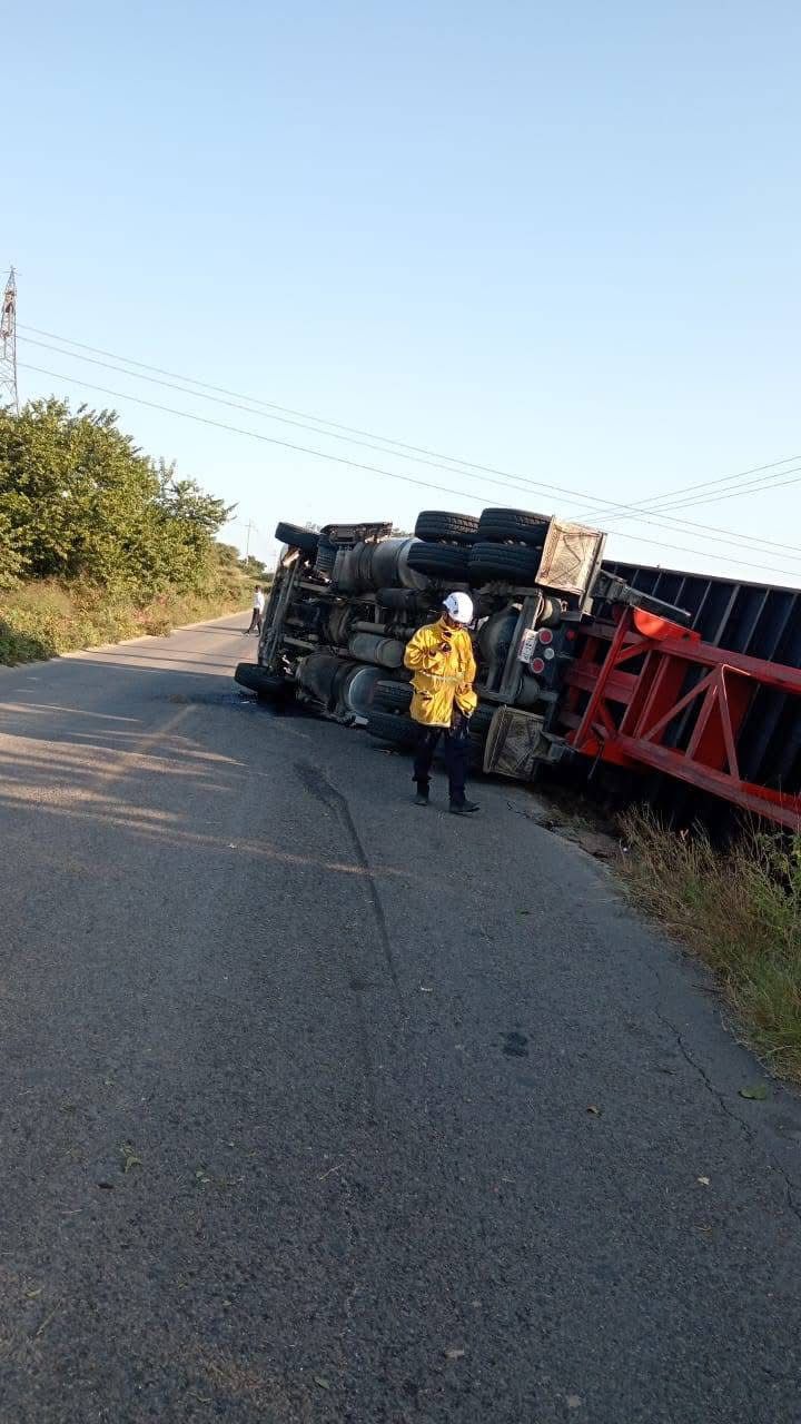 la volcadura solo dejo un herido por fortuna