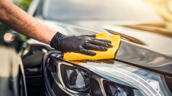 Cuida la pintura de tu carro… ¿Sabes con qué frecuencia se debe lavar y encerar el coche?