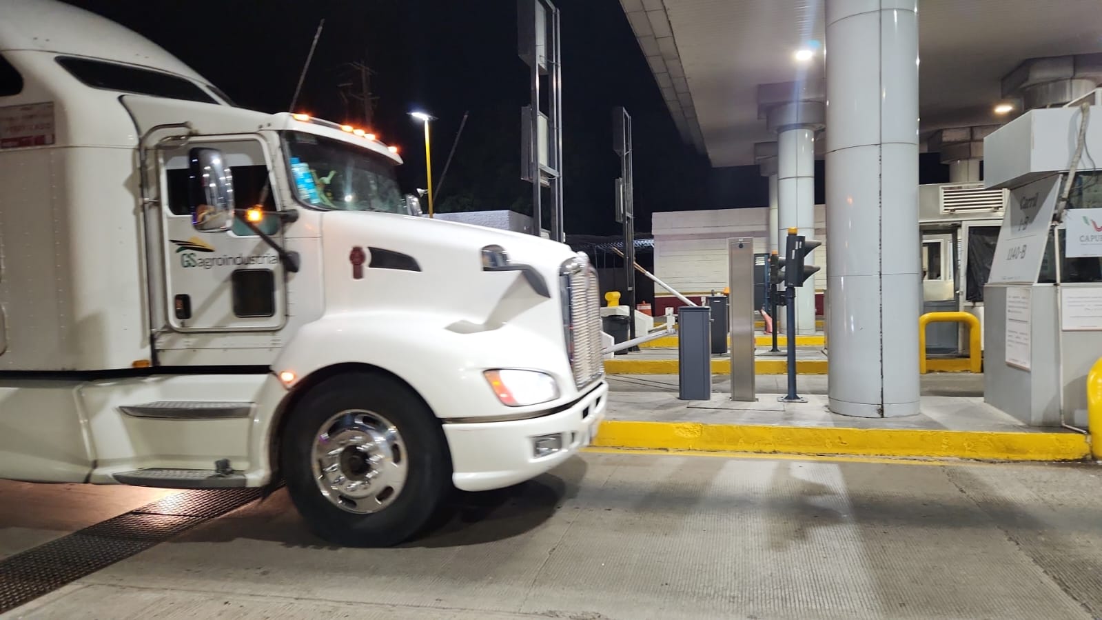 Productores liberan bloqueo en Cuatro Caminos, Guasave, por una hora