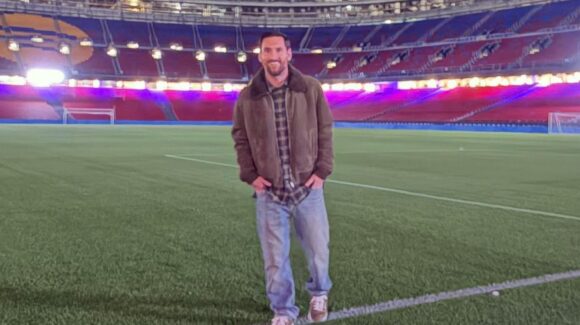 ¡Regresa a casa! Lionel Messi visita el Camp Nou en Barcelona