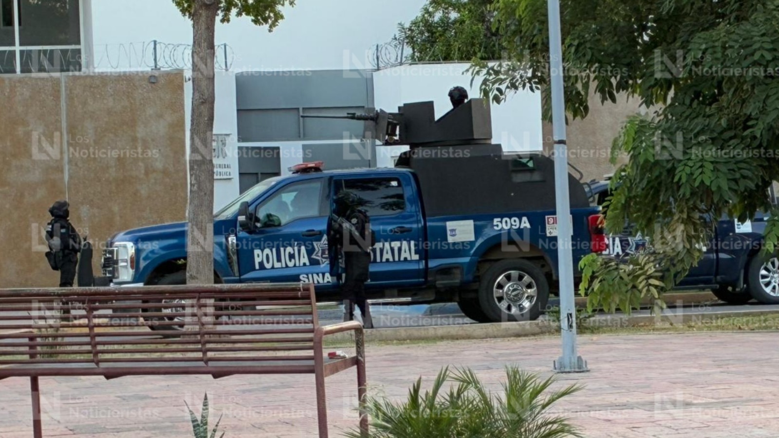 Llegan sujetos que fueron detenidos en La Brecha a la FGR de Los Mochis