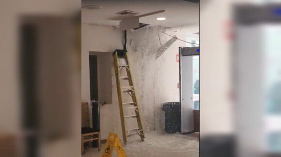 “Llueve” en el Hospital General de Culiacán, Sinaloa; se rompió una tubería y ya fue reparada