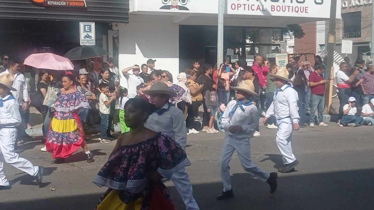 Desfile por el 115 aniversario de la Revolución Mexicana en Los Mochis