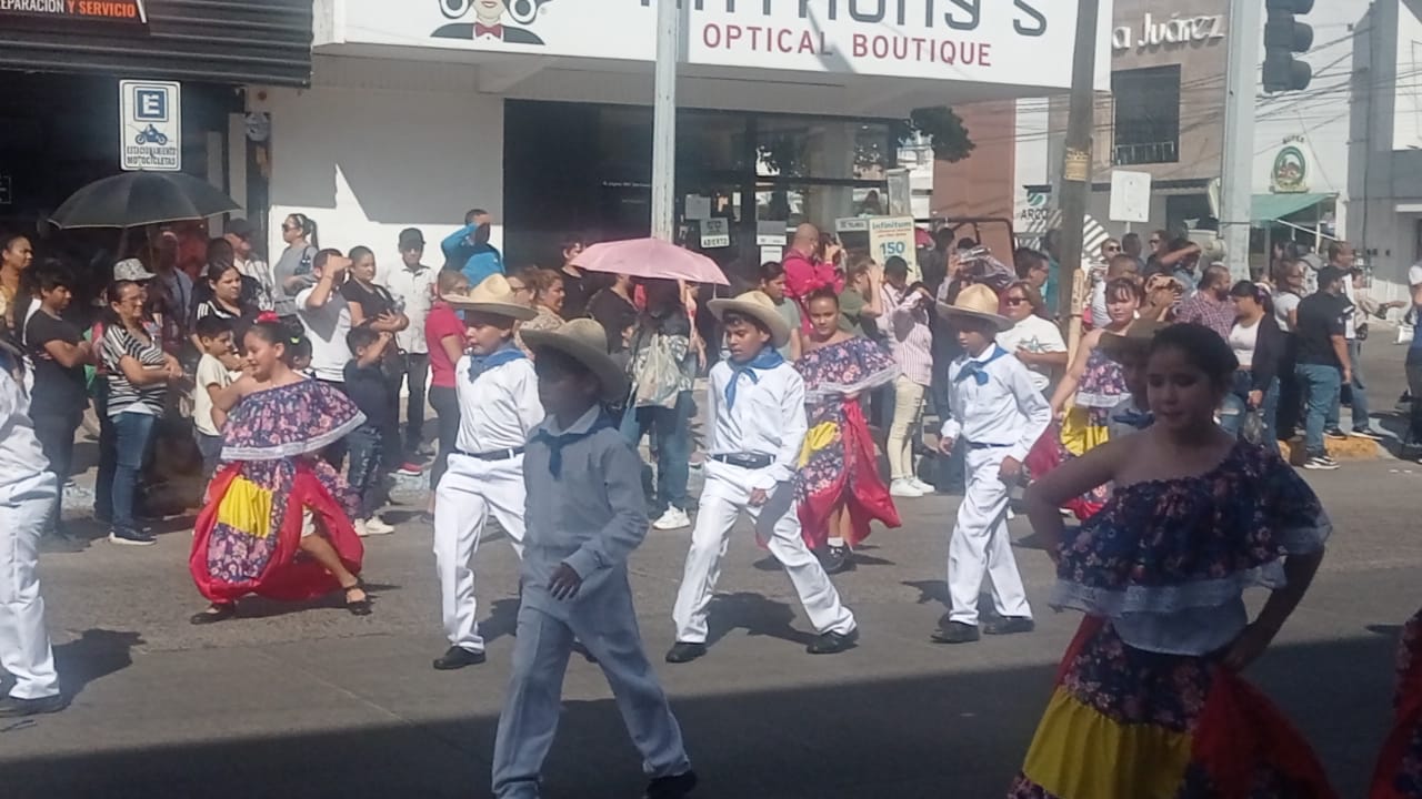 Desfile por el 115 aniversario de la Revolución Mexicana en Los Mochis
