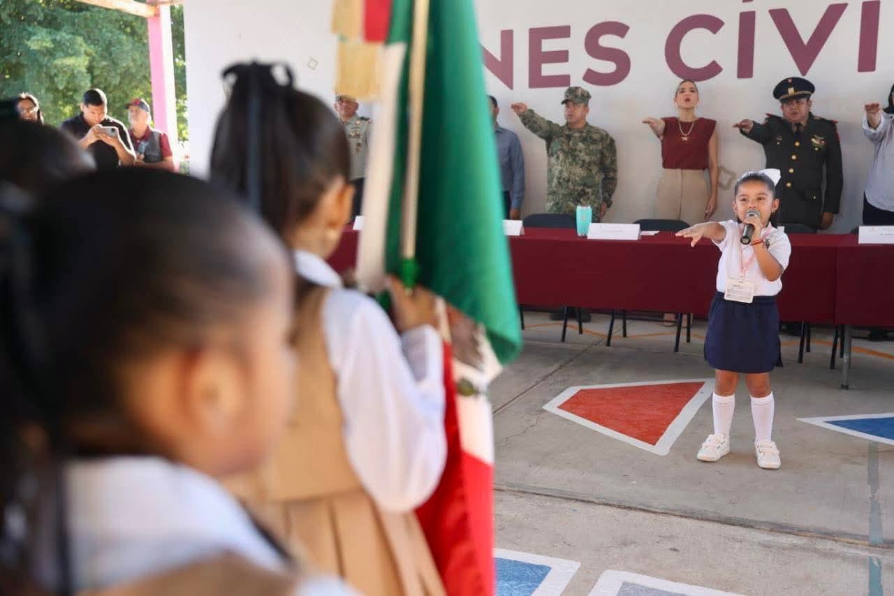 'Lunes Cívico' en el Jardín de Niños María del Refugio Aguilar Vega, en el fraccionamiento Santa Fe de Mazatlán