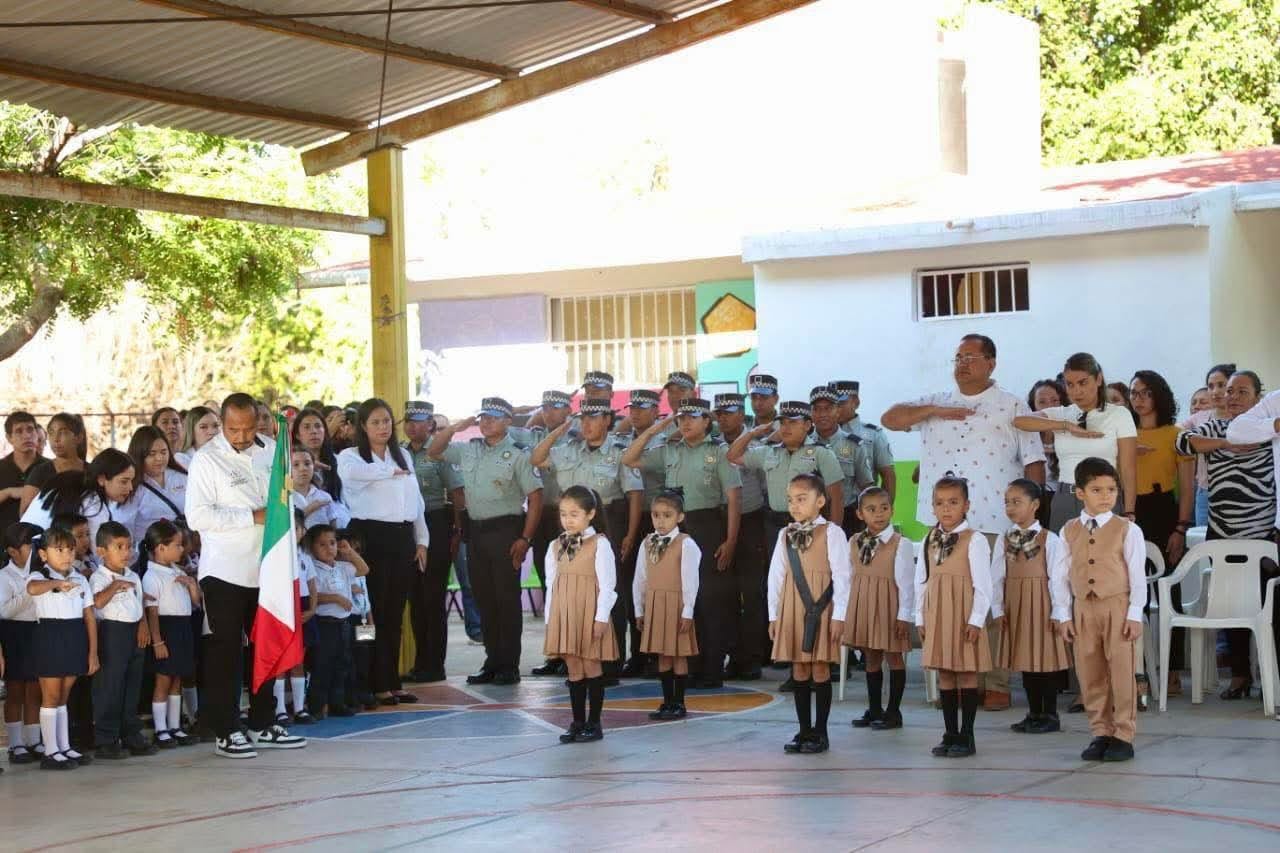 'Lunes Cívico' en el Jardín de Niños María del Refugio Aguilar Vega, en el fraccionamiento Santa Fe de Mazatlán