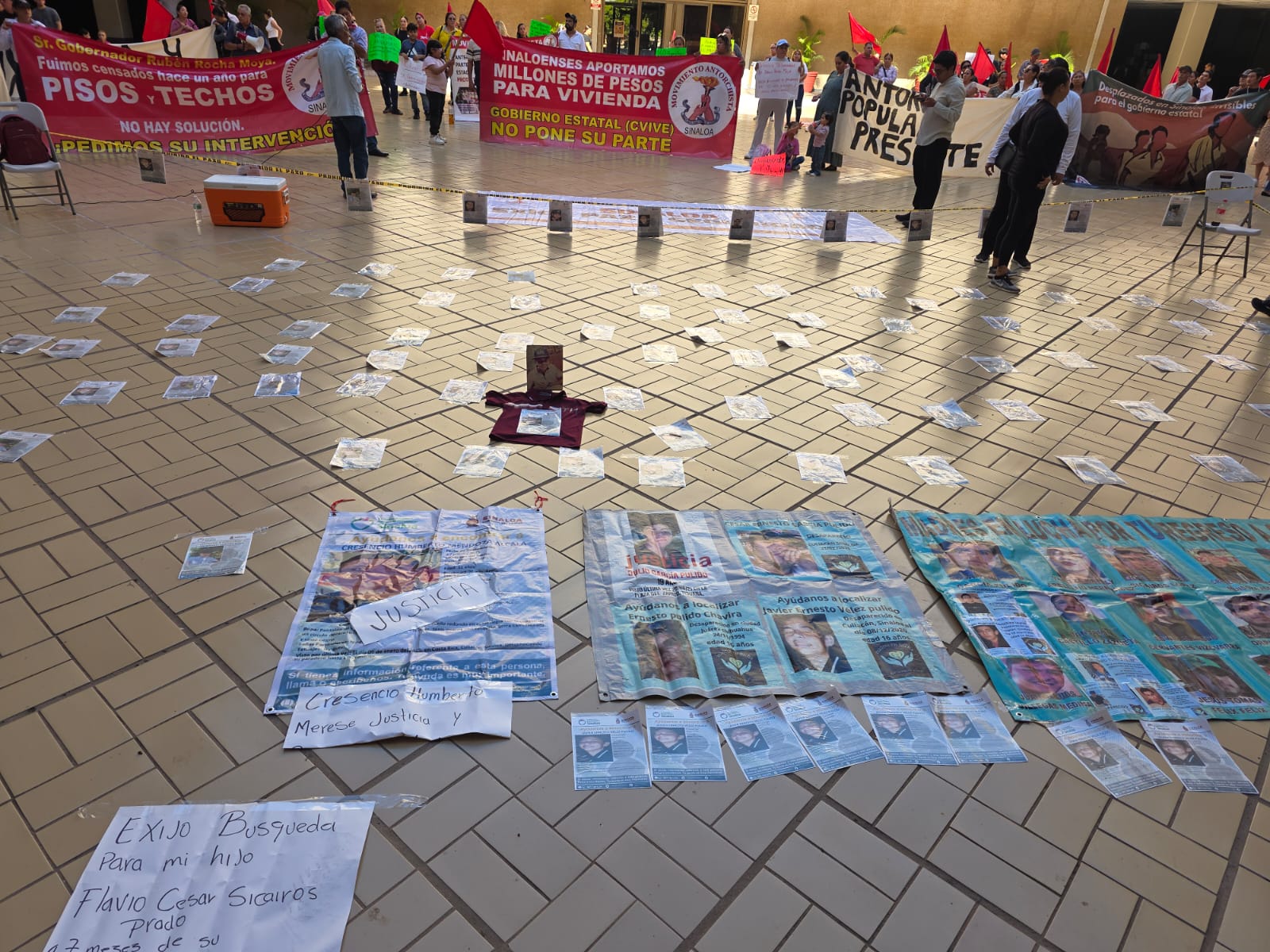 Madres buscadoras se manifiestan en Palacio de Gobierno