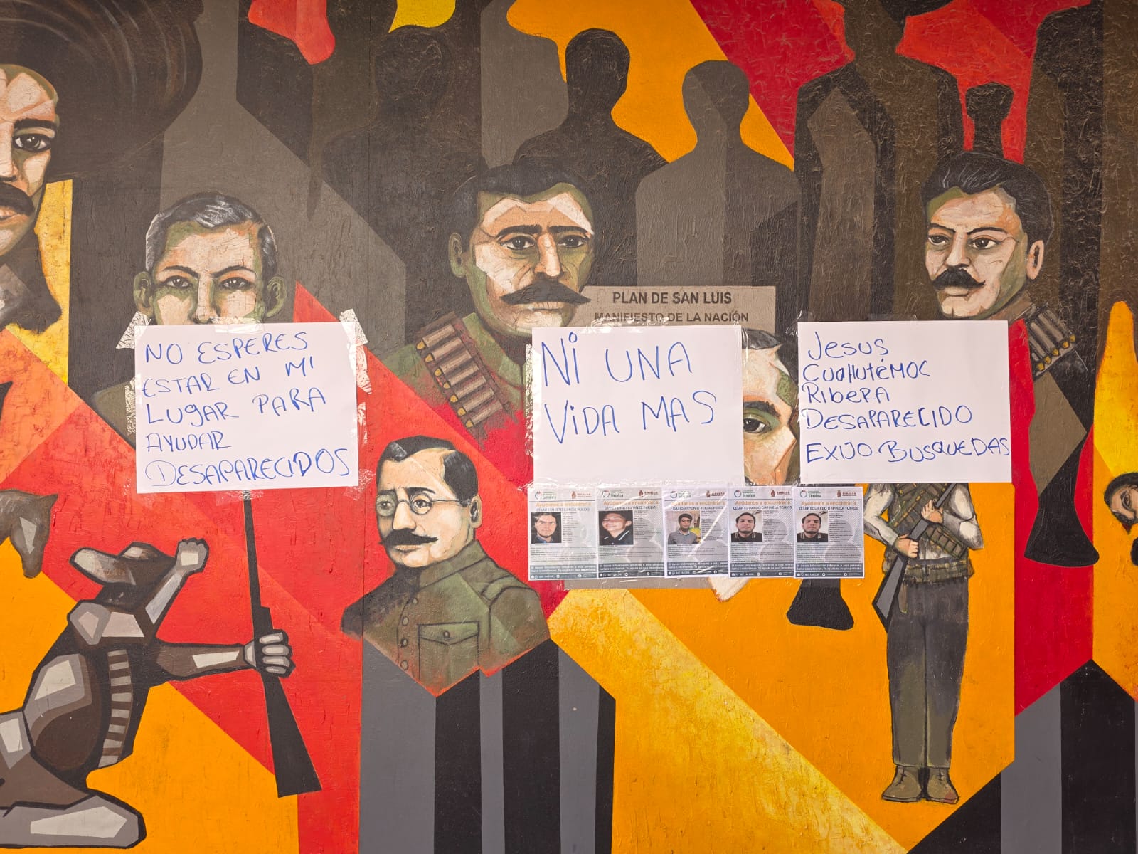 Madres buscadoras se manifiestan en Palacio de Gobierno