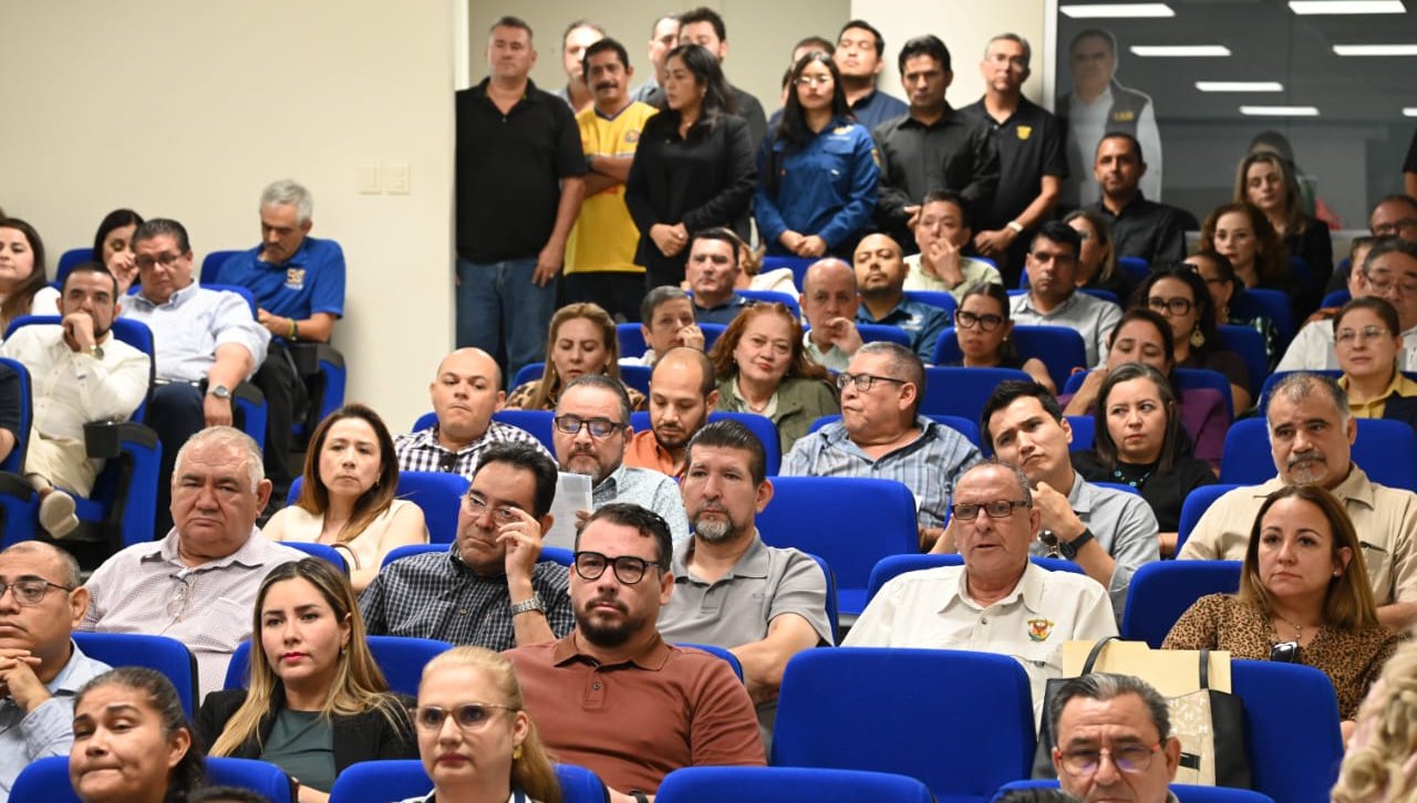 madueña molina en reunión directores asisten
